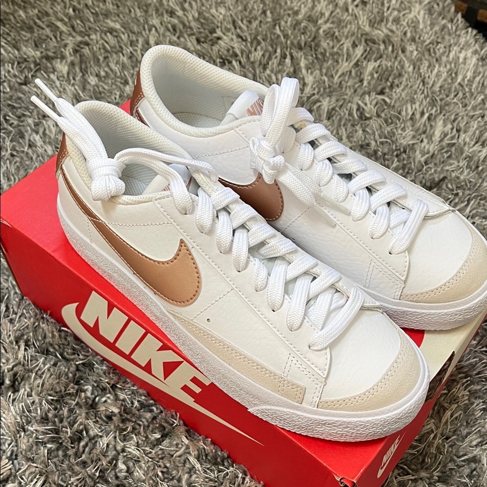 Nike blazer low ‘77 white metallic red bronze - size 6Y new in box